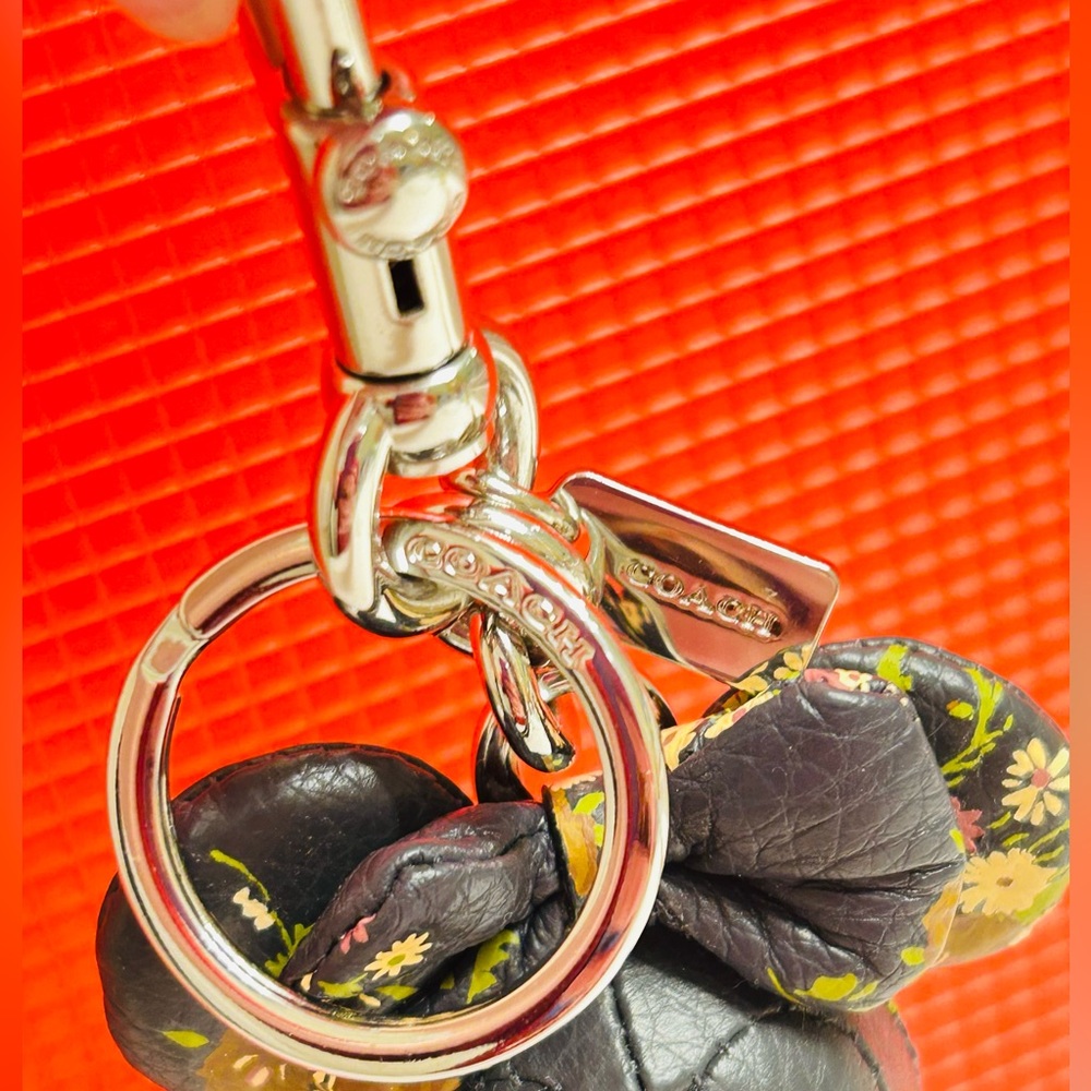 NWOT Coach x Disney Minnie Mouse Keychain/ Bag Charm - Picture 10 of 14